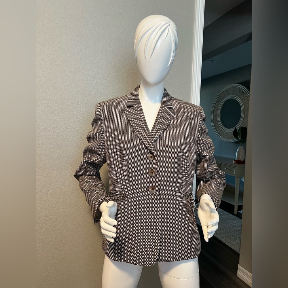 Travis Ayer’s 2 piece set Women’s Blazer and skirt size 12